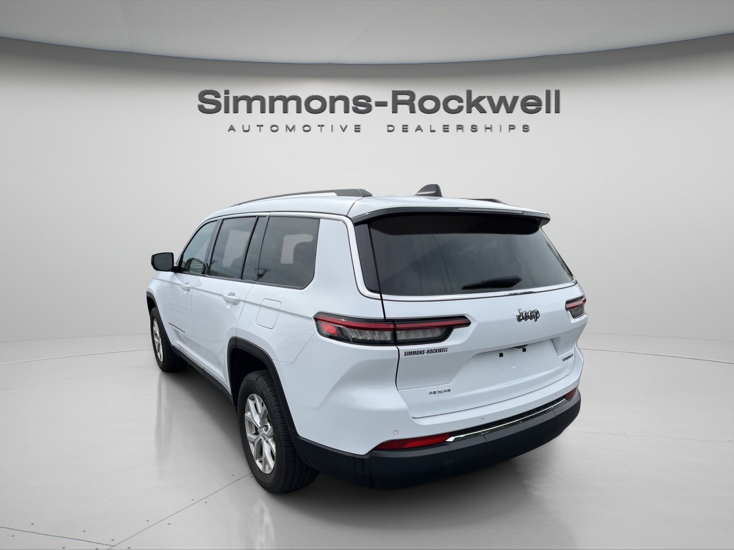 Used 2023 Jeep Grand Cherokee L Limited AWD/4WD image 3