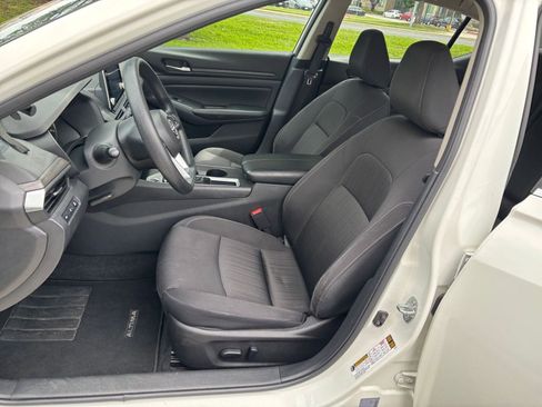 Used 2025 Nissan Altima 2.5 SV FWD image 31