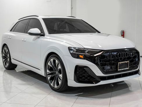 Used 2024 Audi Q8 Prestige image 3