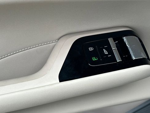 New 2025 Volvo EX90 Plus AWD/4WD image 15