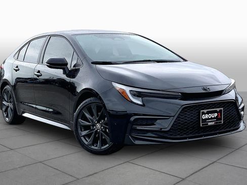 Used 2025 Toyota Corolla SE image 3