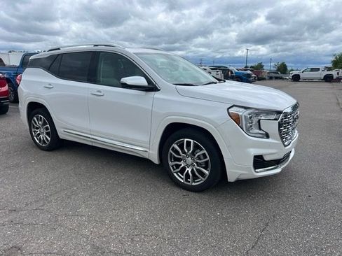 Used 2024 GMC Terrain Denali w/ Denali Premium Package AWD/4WD image 3