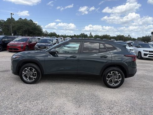 Used 2025 Chevrolet Trax LT w/ Driver Confidence Package FWD image 3