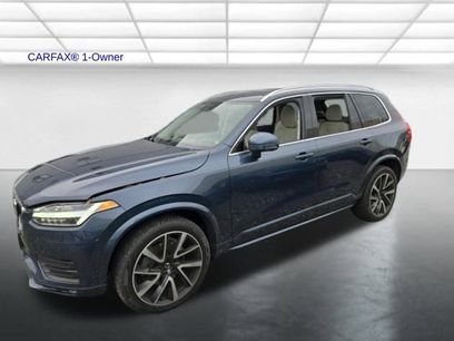 Used 2022 Volvo XC90 T6 Momentum w/ Advanced Package