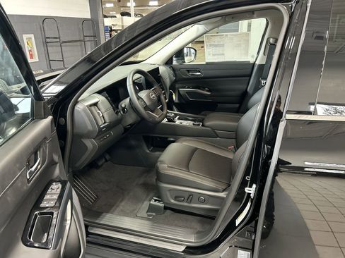 New 2026 Nissan Pathfinder SL AWD/4WD image 10