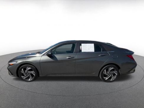 Used 2025 Hyundai Elantra SEL image 9