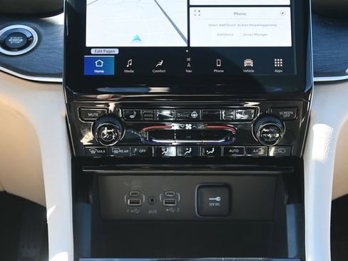 Used 2023 Jeep Grand Cherokee Limited image 18