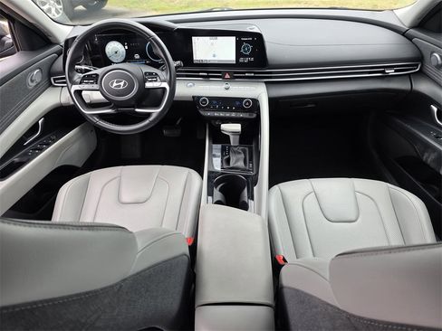 Used 2024 Hyundai Elantra Limited image 7