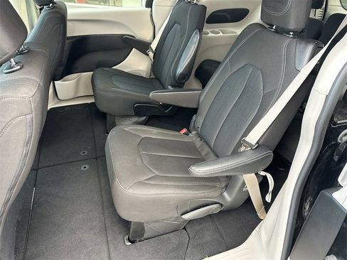 Used 2023 Chrysler Voyager LX image 11