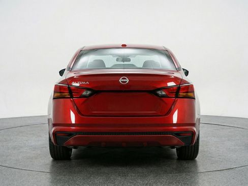 Used 2025 Nissan Altima 2.5 SV image 7