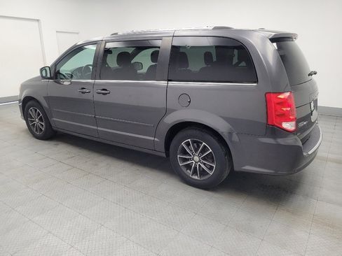 Used 2017 Dodge Grand Caravan SXT image 2
