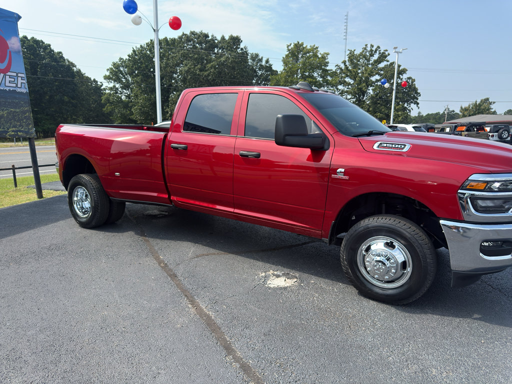 Used 2026 RAM 3500 Tradesman w/ Chrome Appearance Group A AWD/4WD image 4