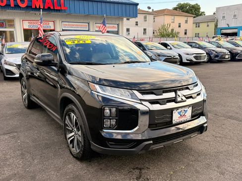 Used 2025 Mitsubishi Outlander Sport SE AWD/4WD image 2