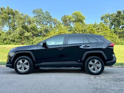 Used 2022 Toyota RAV4 LE AWD/4WD image 3