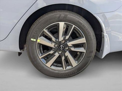 New 2025 Nissan Versa SV image 9