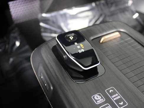 Used 2023 Nissan Ariya FWD image 13