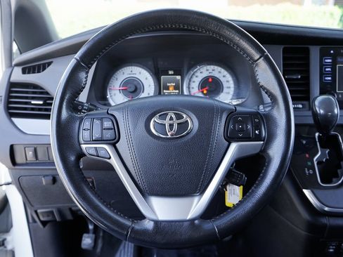 Used 2016 Toyota Sienna SE image 24