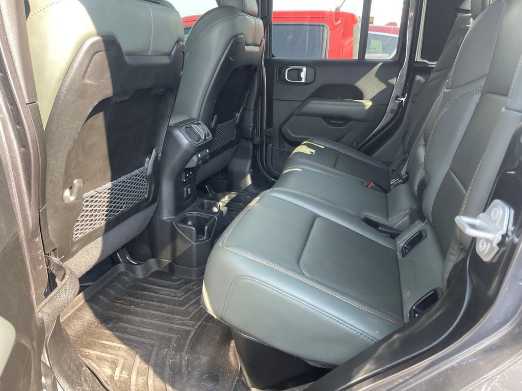Used 2024 Jeep Gladiator Mojave AWD/4WD image 9