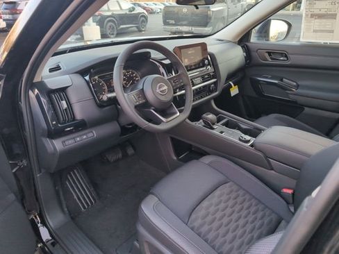 New 2025 Nissan Pathfinder SV image 13