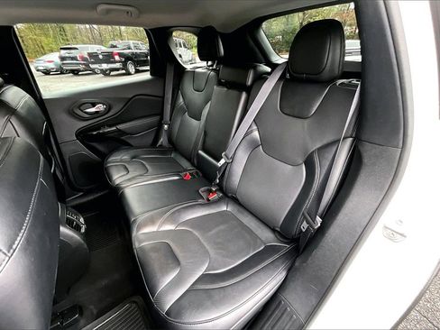 Used 2023 Jeep Cherokee Altitude Lux image 20