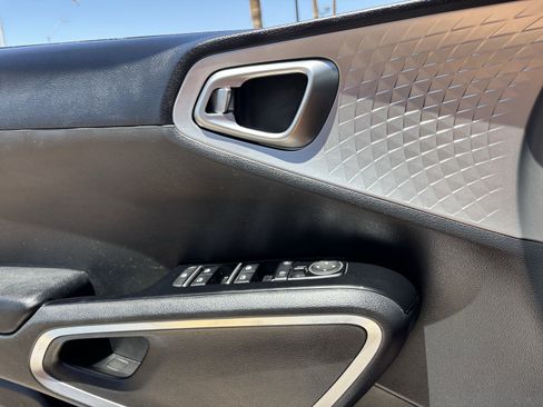 Certified 2023 Kia Soul LX w/ Option Group 015 FWD image 19