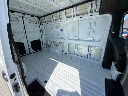 Used 2024 Mercedes-Benz Sprinter 2500 image 15
