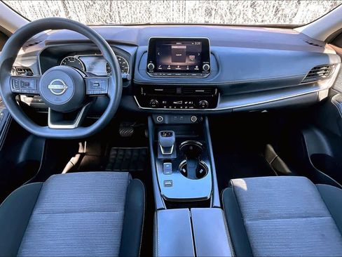 Certified 2022 Nissan Rogue SV image 14