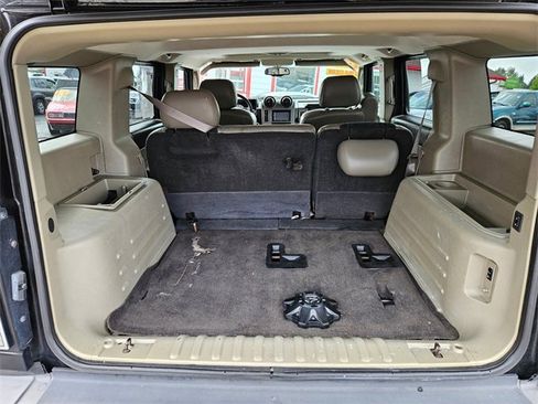 Used 2003 HUMMER H2 w/ Preferred Equipment Group image 9