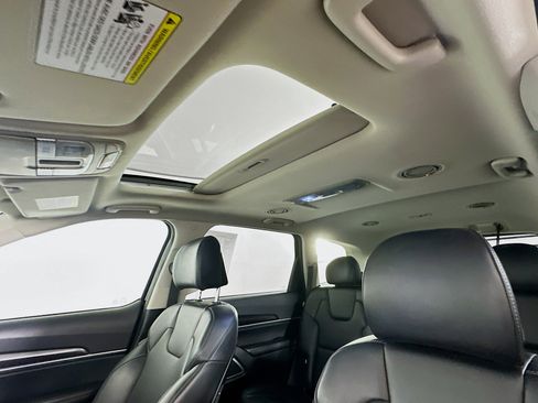 Used 2025 Kia Telluride S FWD image 26