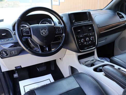 Used 2018 Dodge Grand Caravan SXT FWD image 24