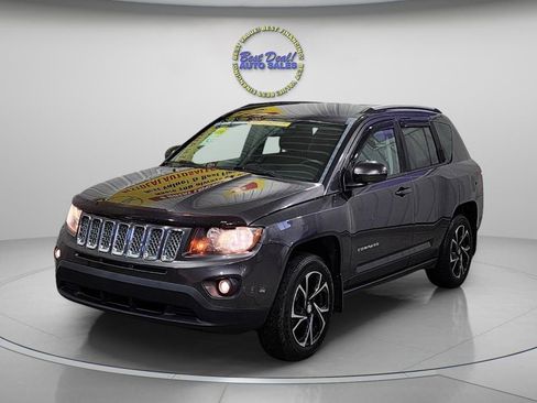 Used 2016 Jeep Compass Latitude image 3