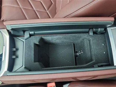 Used 2025 BMW i7 eDrive50 image 56