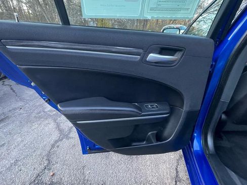 Used 2018 Chrysler 300 Touring w/ Sport Appearance Package image 20