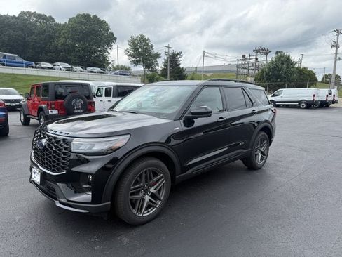 New 2026 Ford Explorer ST-Line w/ ST-Line Street Pack AWD/4WD image 3