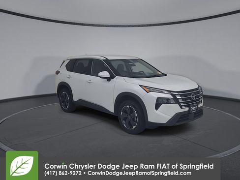Used 2025 Nissan Rogue SV AWD/4WD image 3