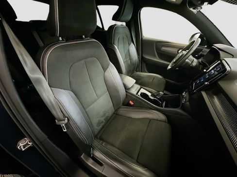 Used 2022 Volvo XC40 P8 Recharge Plus image 34
