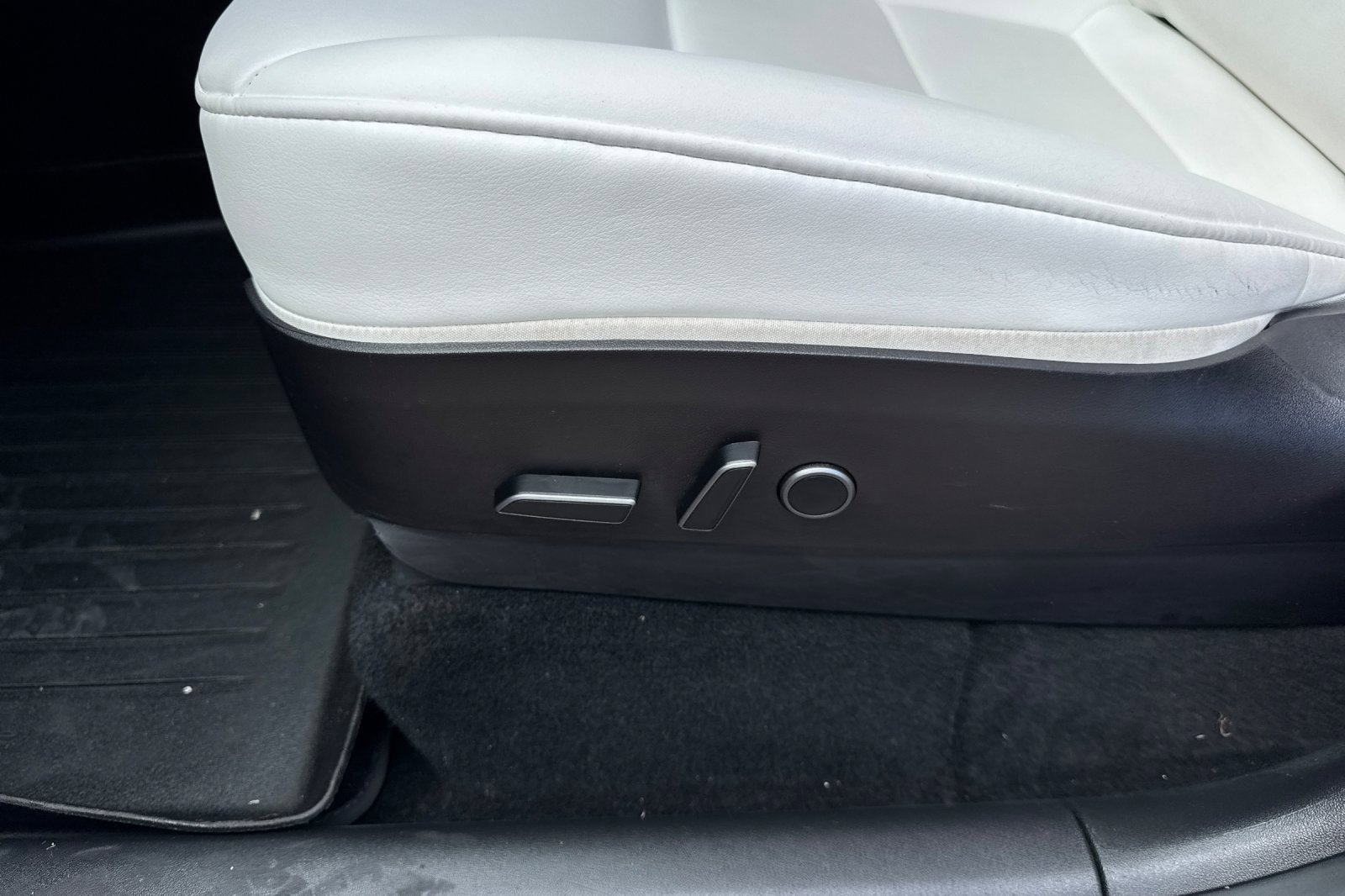 Used 2023 Tesla Model Y Long Range AWD/4WD image 12