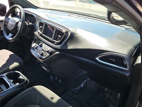 Used 2018 Chrysler Pacifica Touring Plus w/ S Appearance Package FWD image 26
