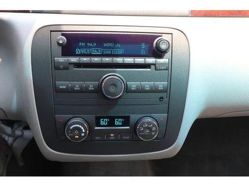 Used 2010 Buick Lucerne CXL FWD image 13