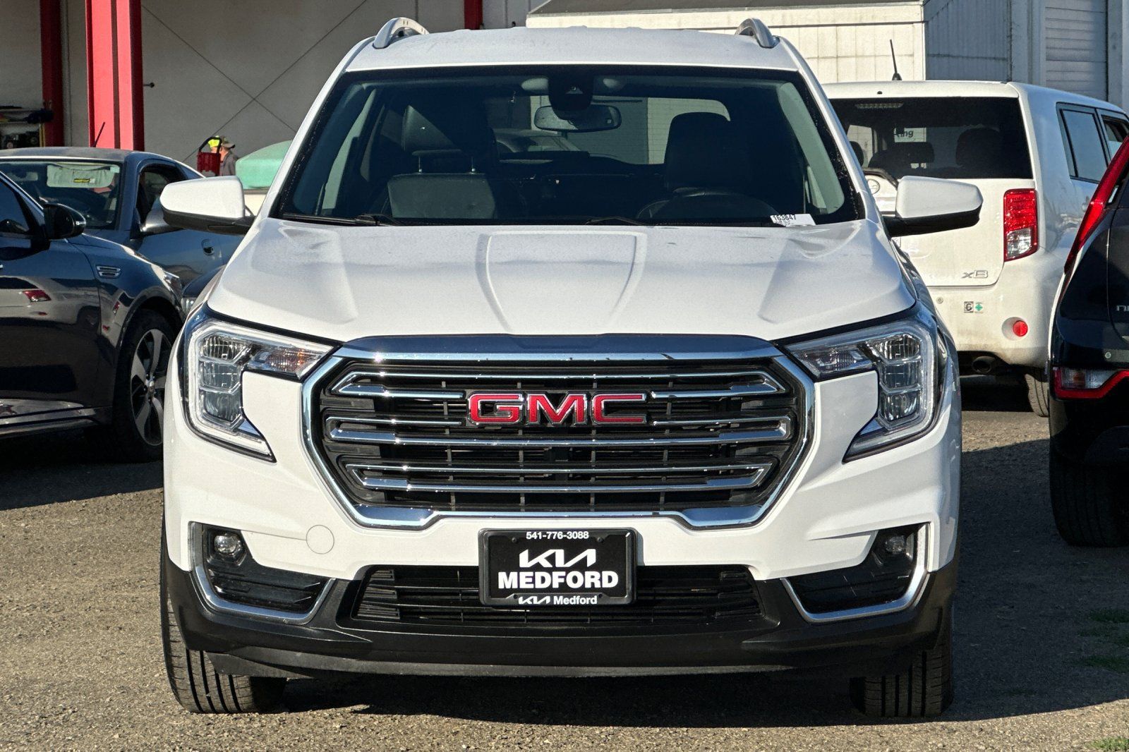 Used 2024 GMC Terrain SLT AWD/4WD image 10