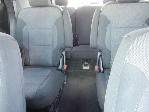 Used 2022 Chevrolet Traverse LT FWD image 40