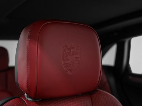 Certified 2026 Porsche Macan Turbo AWD/4WD image 24