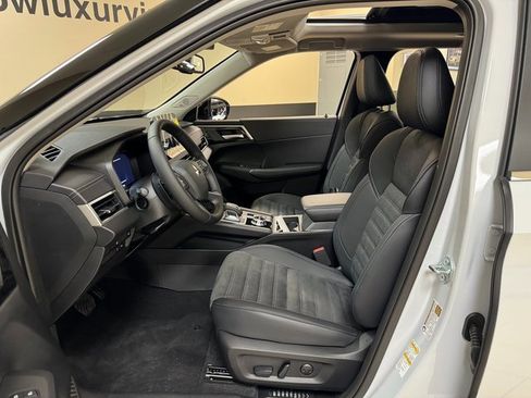 Used 2024 Mitsubishi Outlander 4WD Plug-In Hybrid image 9