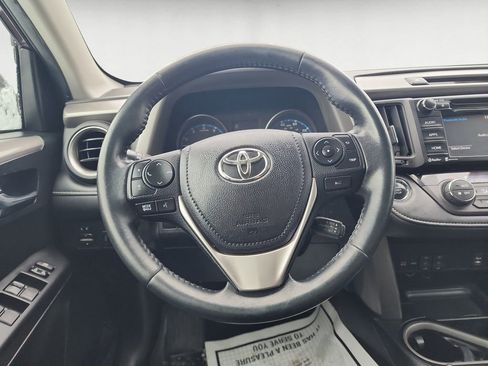 Used 2018 Toyota RAV4 XLE image 12