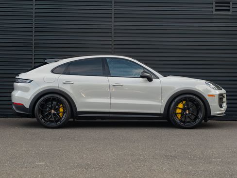 Certified 2026 Porsche Cayenne Turbo GT AWD/4WD image 9
