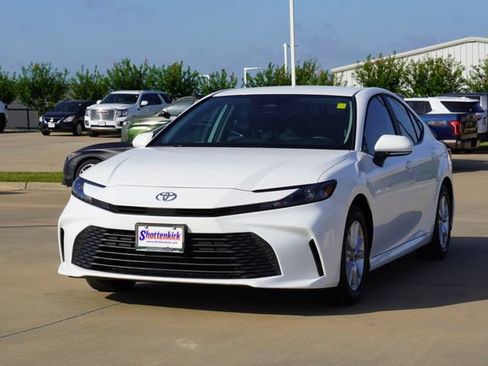 Used 2026 Toyota Camry LE w/ Convenience Package FWD image 3