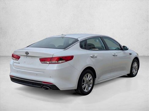 Used 2018 Kia Optima LX image 5