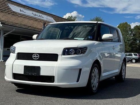 Used 2008 Scion xB FWD image 2