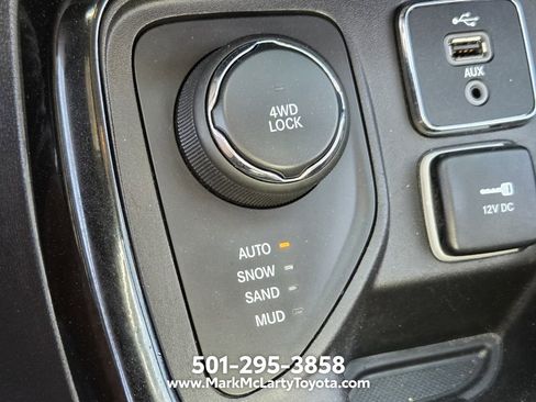 Used 2018 Jeep Compass Latitude w/ Popular Equipment Group AWD/4WD image 19