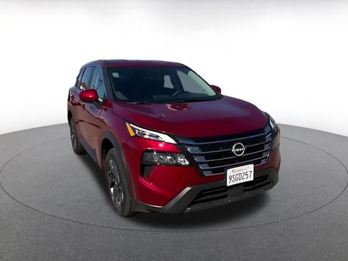 Used 2025 Nissan Rogue SV FWD image 16